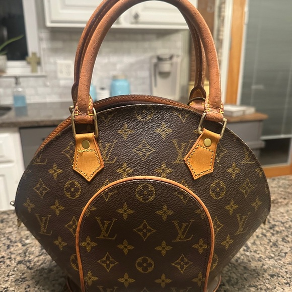 Louis Vuitton Handbags - Louis Vuitton Ellipse PM w/COA